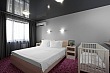 Marins Park Hotel - Люкс двухкомнатный с двуспальной кроватью и диваном - Спальня